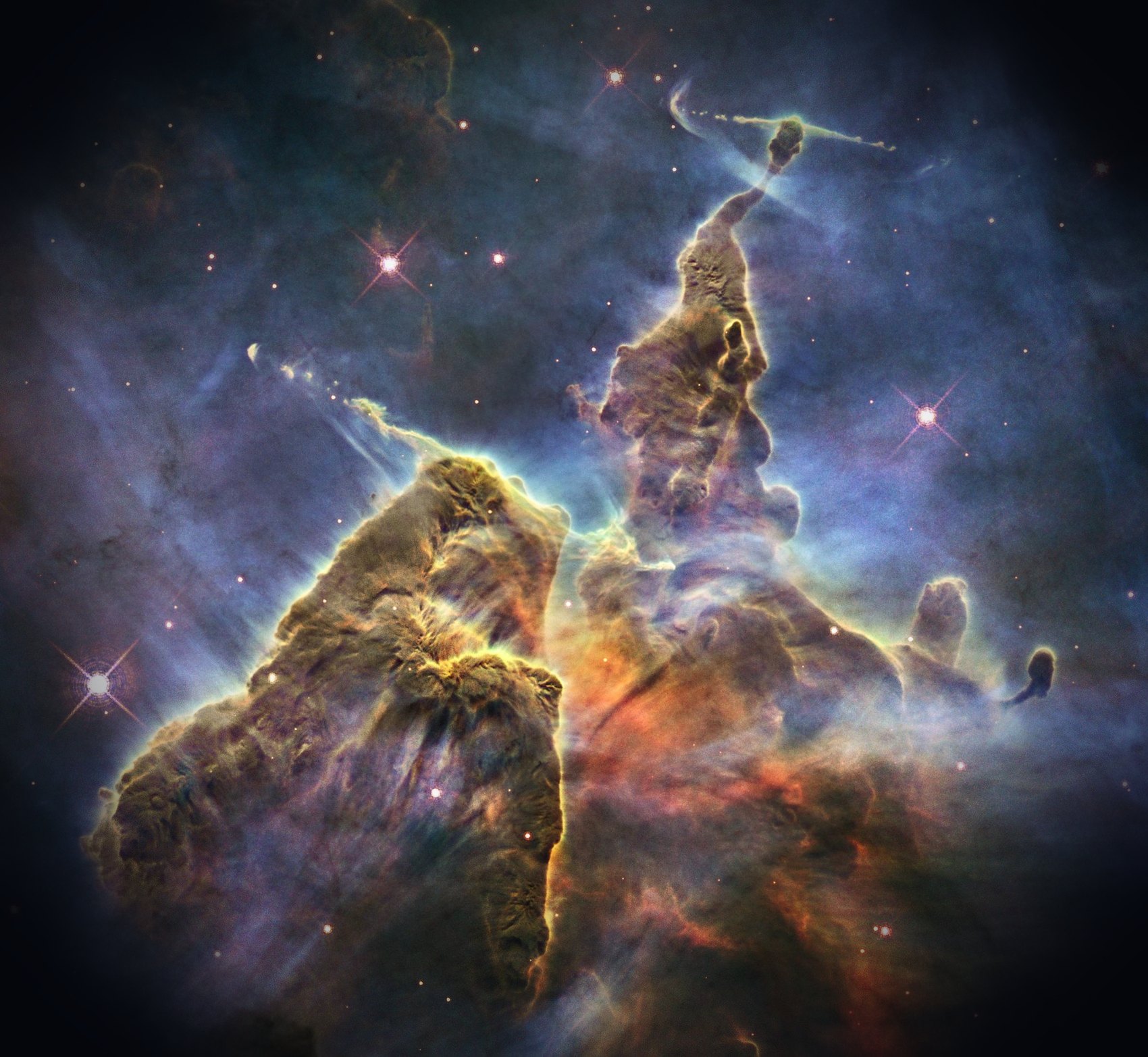Pilares de gás e poeira na Nebulosa Carina